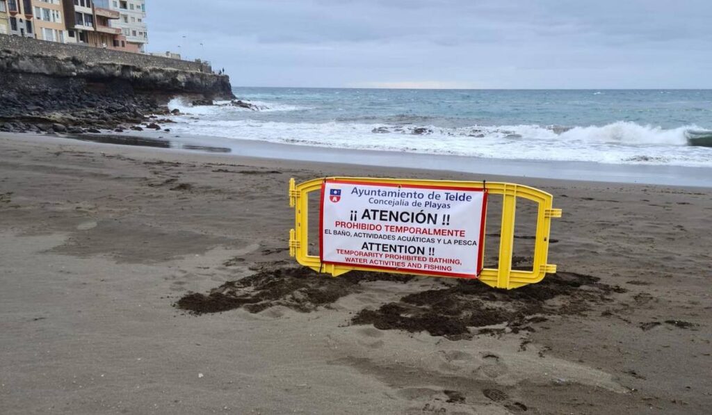 Badeverbot am Strand von La Garita auf Gran Canaria