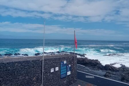 Teneriffa schließt Küstengebiete wegen 5-Meter-Wellen Teneriffa schließt Küstengebiete wegen 5-Meter-Wellen